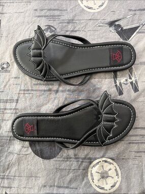 STRANGECVLT BATTY BETTY BAT SANDAL SZ 9